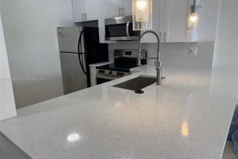 Condo in Miami, Florida, 2 bedrooms  № 2066622
