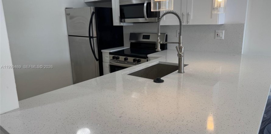 Condo in Miami, Florida, 2 bedrooms  № 2066622