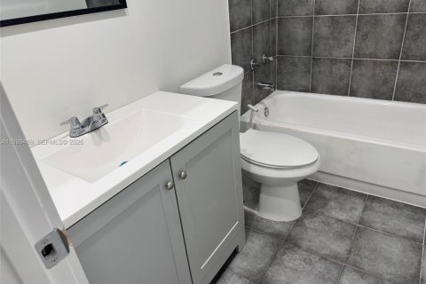 Condo in Miami, Florida, 2 bedrooms  № 2066622 - photo 7