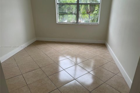 Condo in Miami, Florida, 2 bedrooms  № 2066622 - photo 12