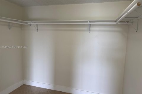 Condo in Miami, Florida, 2 bedrooms  № 2066622 - photo 13