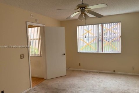 Condo in Sunrise, Florida, 2 bedrooms  № 1848930 - photo 8