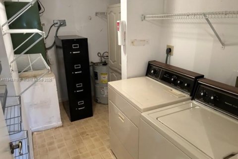 Condo in Sunrise, Florida, 2 bedrooms  № 1848930 - photo 11