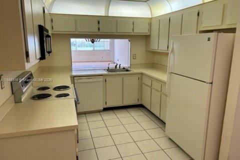 Condo in Sunrise, Florida, 2 bedrooms  № 1848930 - photo 5