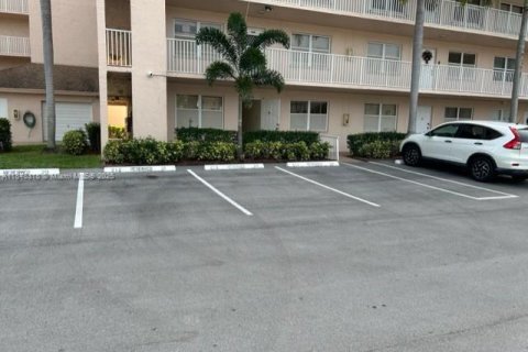 Condo in Sunrise, Florida, 2 bedrooms  № 1848930 - photo 1