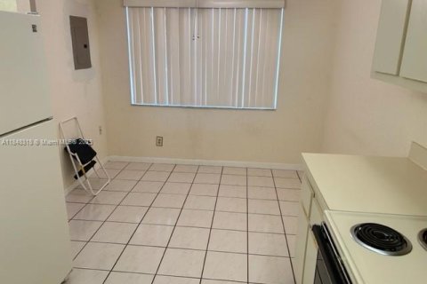 Condo in Sunrise, Florida, 2 bedrooms  № 1848930 - photo 6