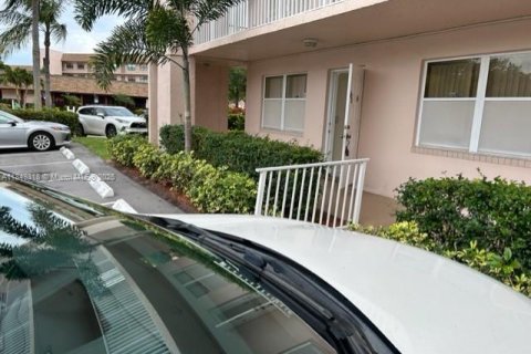 Condo in Sunrise, Florida, 2 bedrooms  № 1848930 - photo 2