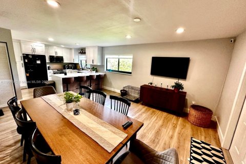 Casa en venta en Miami, Florida, 4 dormitorios, 203.55 m2 № 1966731 - foto 27