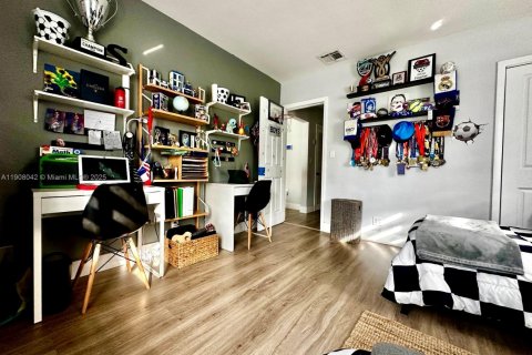 Casa en venta en Miami, Florida, 4 dormitorios, 203.55 m2 № 1966731 - foto 16