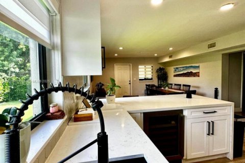 Casa en venta en Miami, Florida, 4 dormitorios, 203.55 m2 № 1966731 - foto 24