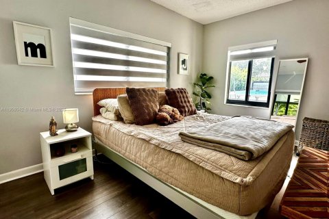 Casa en venta en Miami, Florida, 4 dormitorios, 203.55 m2 № 1966731 - foto 11