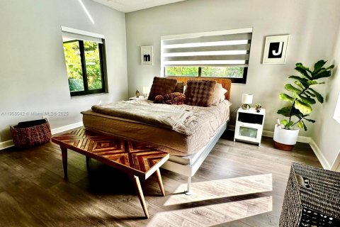 Casa en venta en Miami, Florida, 4 dormitorios, 203.55 m2 № 1966731 - foto 8