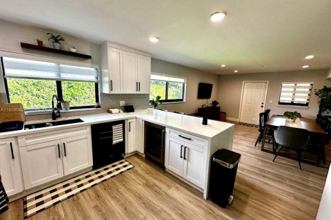 Casa en venta en Miami, Florida, 4 dormitorios, 203.55 m2 № 1966731 - foto 22