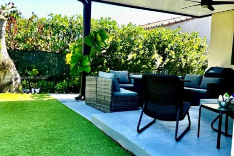 Casa en venta en Miami, Florida, 4 dormitorios, 203.55 m2 № 1966731 - foto 30