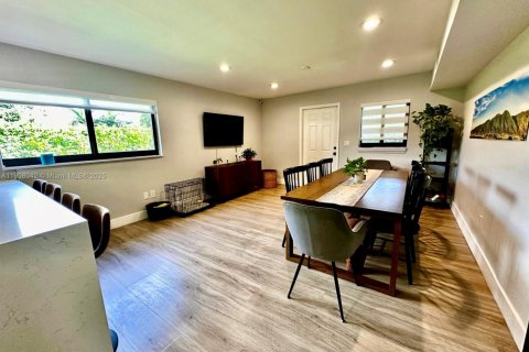 Casa en venta en Miami, Florida, 4 dormitorios, 203.55 m2 № 1966731 - foto 21