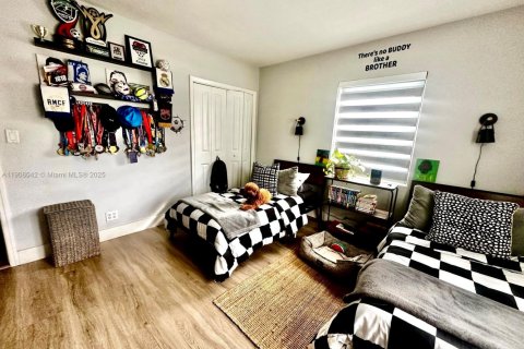 Casa en venta en Miami, Florida, 4 dormitorios, 203.55 m2 № 1966731 - foto 15