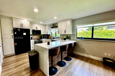 Casa en venta en Miami, Florida, 4 dormitorios, 203.55 m2 № 1966731 - foto 28