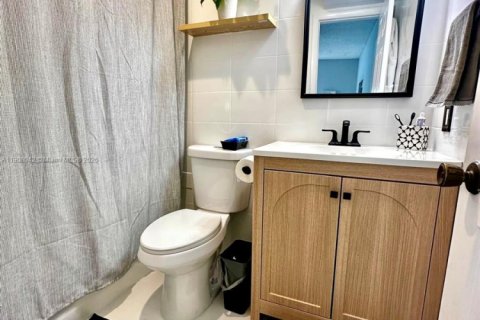 Casa en venta en Miami, Florida, 4 dormitorios, 203.55 m2 № 1966731 - foto 12