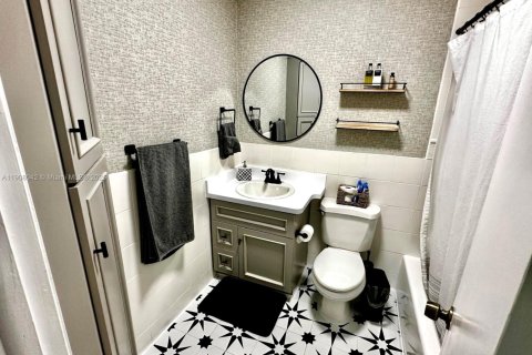 Casa en venta en Miami, Florida, 4 dormitorios, 203.55 m2 № 1966731 - foto 17