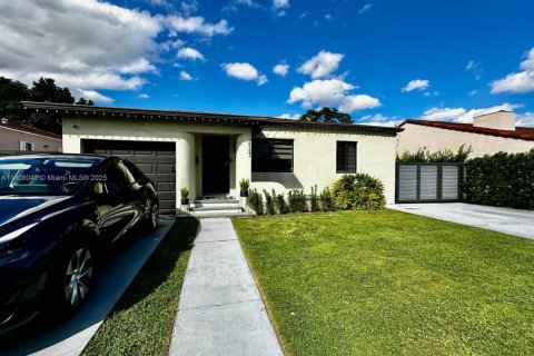 Casa en venta en Miami, Florida, 4 dormitorios, 203.55 m2 № 1966731 - foto 2