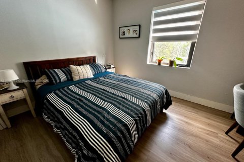 Casa en venta en Miami, Florida, 4 dormitorios, 203.55 m2 № 1966731 - foto 13