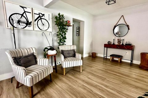 Casa en venta en Miami, Florida, 4 dormitorios, 203.55 m2 № 1966731 - foto 5