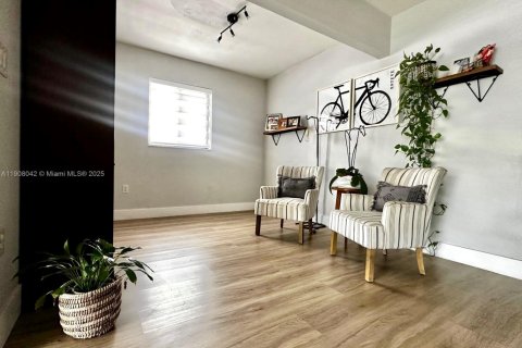 Casa en venta en Miami, Florida, 4 dormitorios, 203.55 m2 № 1966731 - foto 6