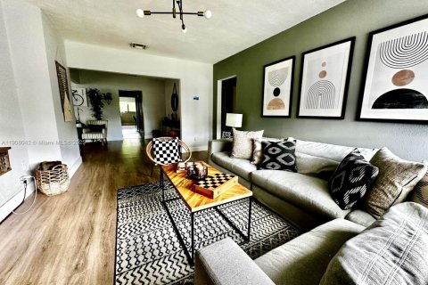 Casa en venta en Miami, Florida, 4 dormitorios, 203.55 m2 № 1966731 - foto 3