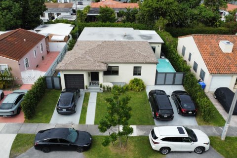 Casa en venta en Miami, Florida, 4 dormitorios, 203.55 m2 № 1966731 - foto 1