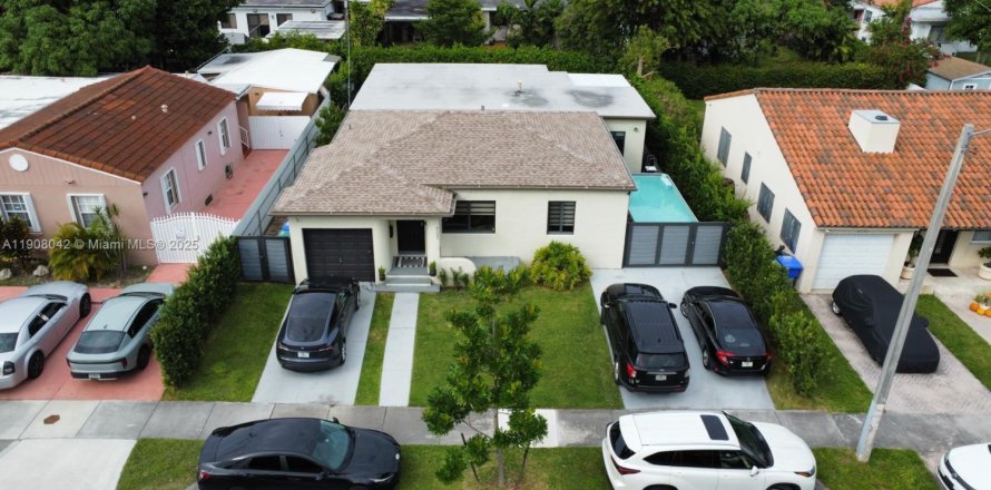 Casa en Miami, Florida 4 dormitorios, 203.55 m2 № 1966731