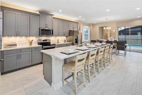 House in Kissimmee, Florida 6 bedrooms, 279.54 sq.m. № 1791420 - photo 4