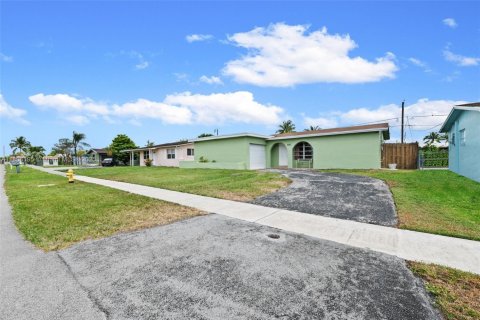 Casa en venta en Sunrise, Florida, 2 dormitorios, 97.27 m2 № 1762413 - foto 2