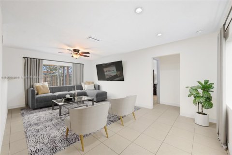 Casa en venta en Sunrise, Florida, 2 dormitorios, 97.27 m2 № 1762413 - foto 3