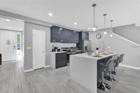 Townhouse in Kissimmee, Florida 4 bedrooms, 162.11 sq.m. № 2123442 - photo 12