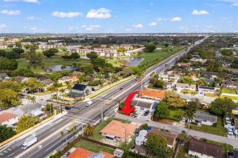 House in Miramar, Florida 3 bedrooms, 141.58 sq.m. № 2044030 - photo 22