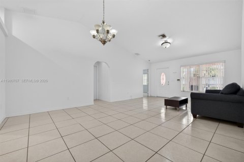 House in Miramar, Florida 3 bedrooms, 141.58 sq.m. № 2044030 - photo 7