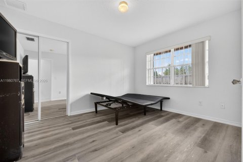 House in Miramar, Florida 3 bedrooms, 141.58 sq.m. № 2044030 - photo 15