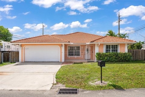 House in Miramar, Florida 3 bedrooms, 141.58 sq.m. № 2044030 - photo 3
