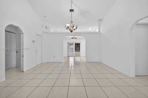 House in Miramar, Florida 3 bedrooms, 141.58 sq.m. № 2044030 - photo 9