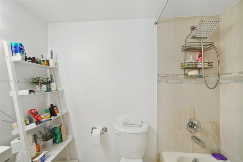 Купить кондоминиум в Норт-Майами, Флорида 2 спальни, 83.15м2, № 2037726 - фото 7