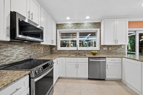 Villa ou maison à vendre à Sarasota, Floride: 3 chambres, 214.42 m2 № 2430731 - photo 9