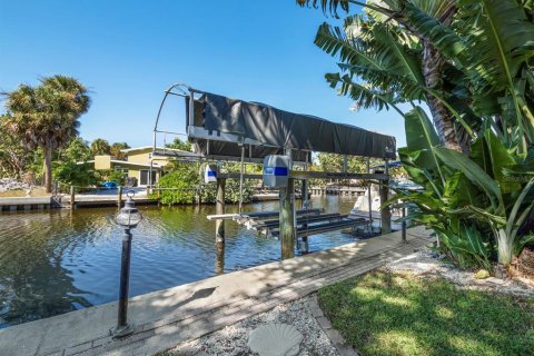Villa ou maison à vendre à Sarasota, Floride: 3 chambres, 214.42 m2 № 2430731 - photo 28