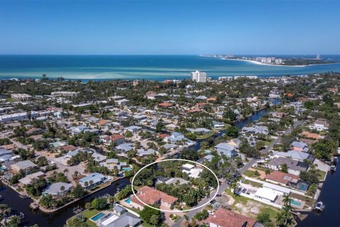 Villa ou maison à vendre à Sarasota, Floride: 3 chambres, 214.42 m2 № 2430731 - photo 4
