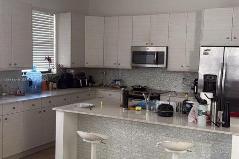 Купить виллу или дом в Хайалиа, Флорида 3 спальни, 212.84м2, № 2060699 - фото 3