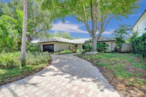 Villa ou maison à louer à Fort Lauderdale, Floride: 3 chambres, 187.76 m2 № 1745825 - photo 2