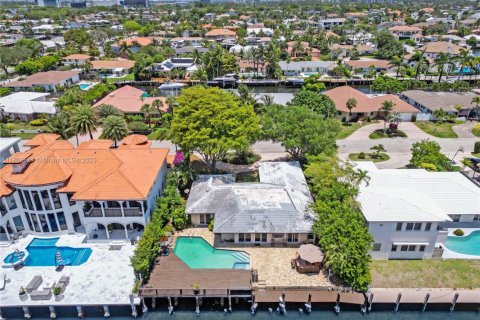 Villa ou maison à louer à Fort Lauderdale, Floride: 3 chambres, 187.76 m2 № 1745825 - photo 1