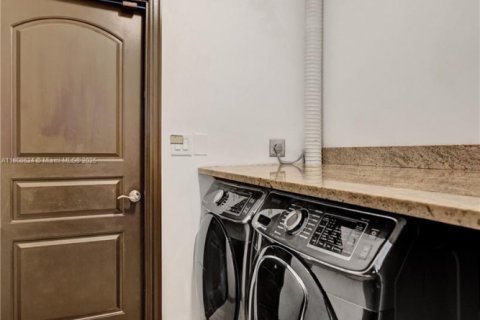 Villa ou maison à louer à Fort Lauderdale, Floride: 3 chambres, 187.76 m2 № 1745825 - photo 9