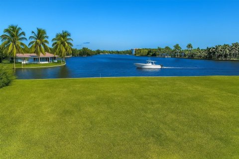 House in Fort Lauderdale, Florida 5 bedrooms, 615.85 sq.m. № 2080675 - photo 3