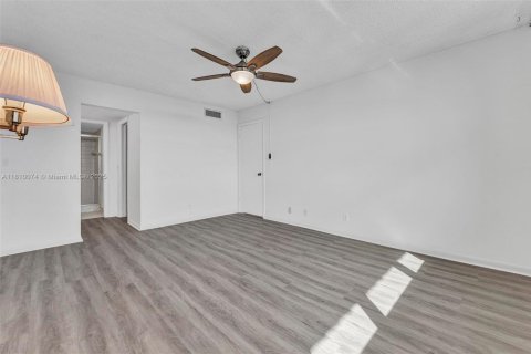 Condo in Delray Beach, Florida, 2 bedrooms  № 1755984 - photo 14