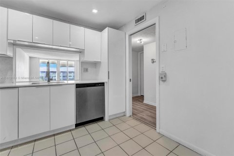 Condo in Delray Beach, Florida, 2 bedrooms  № 1755984 - photo 9
